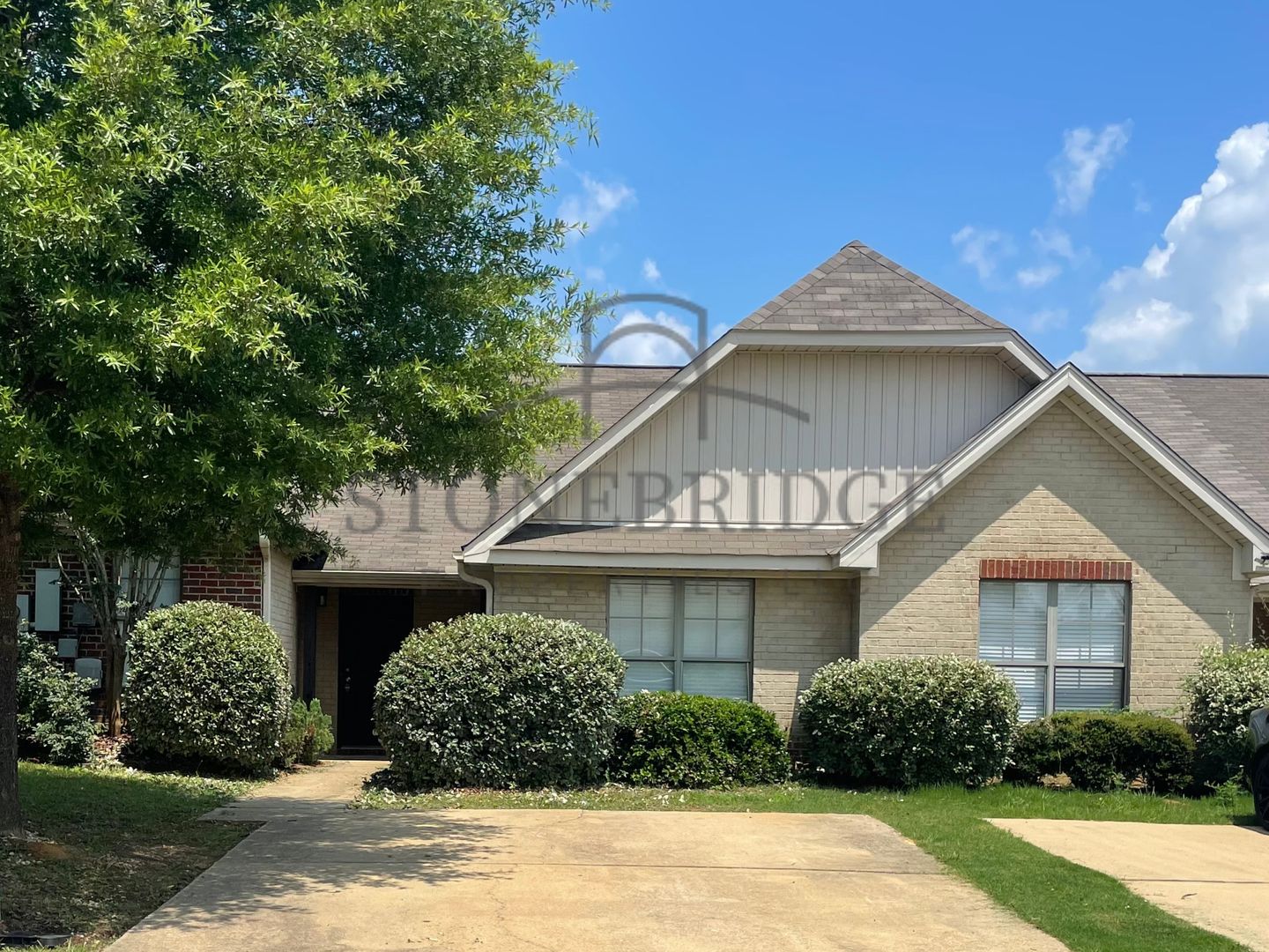 Calera House: 532 Castlebury Lane