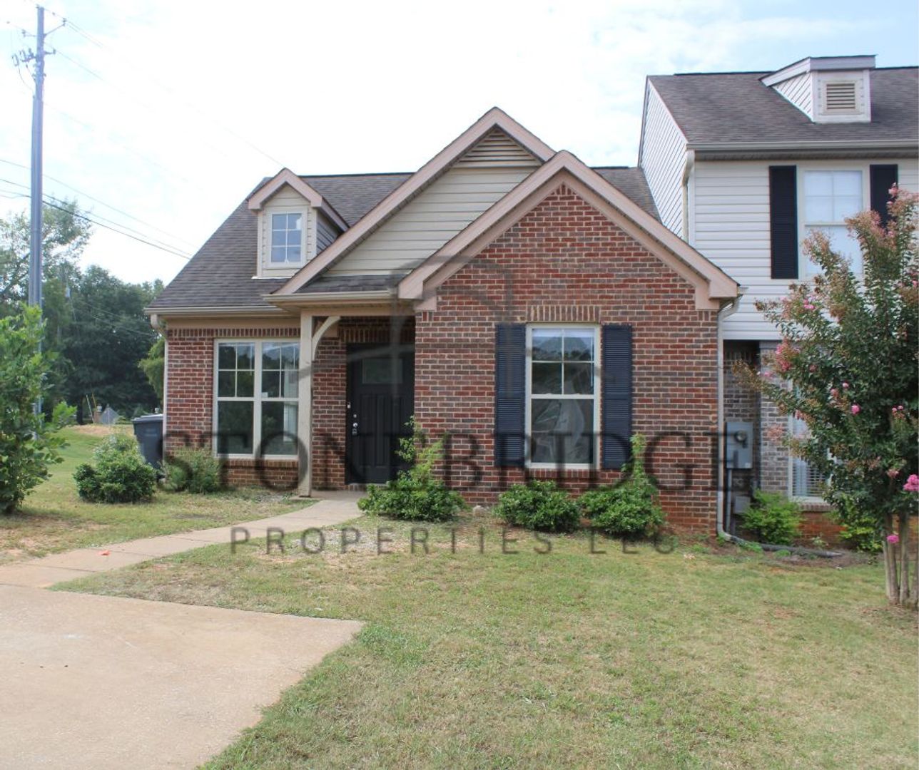 Calera House: 101 The Heights Drive