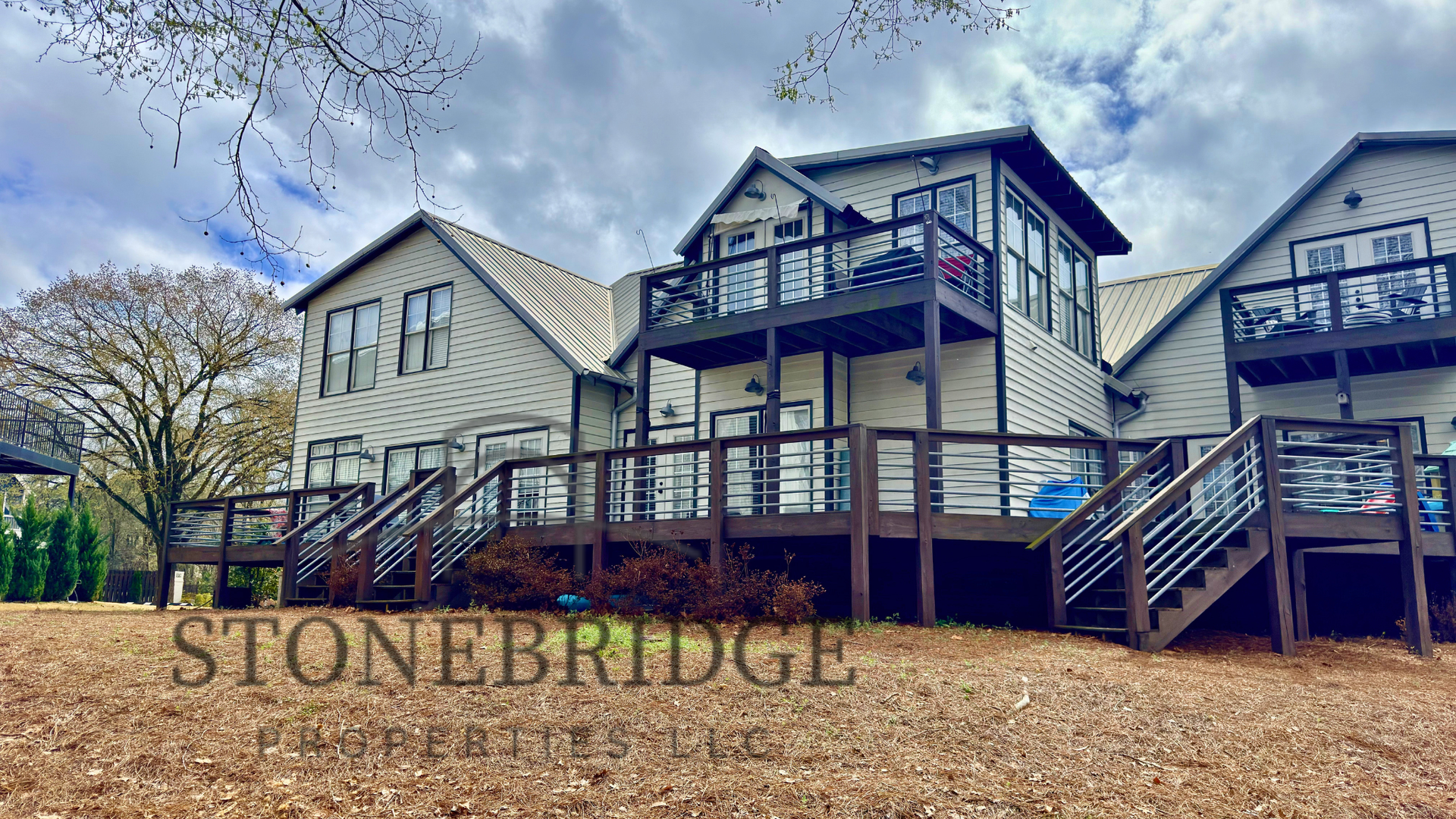 Helena House: 45 Lake Davidson Lane