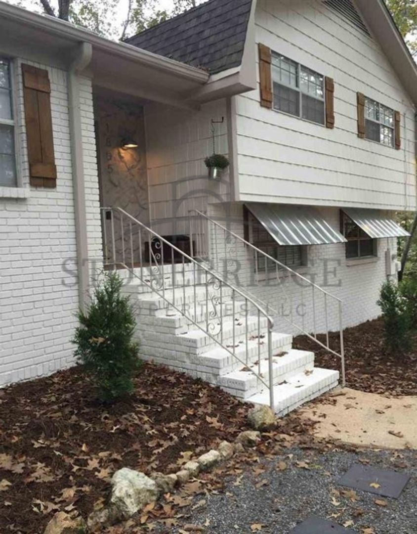 Alabaster House: 1805 Mohawk Dr