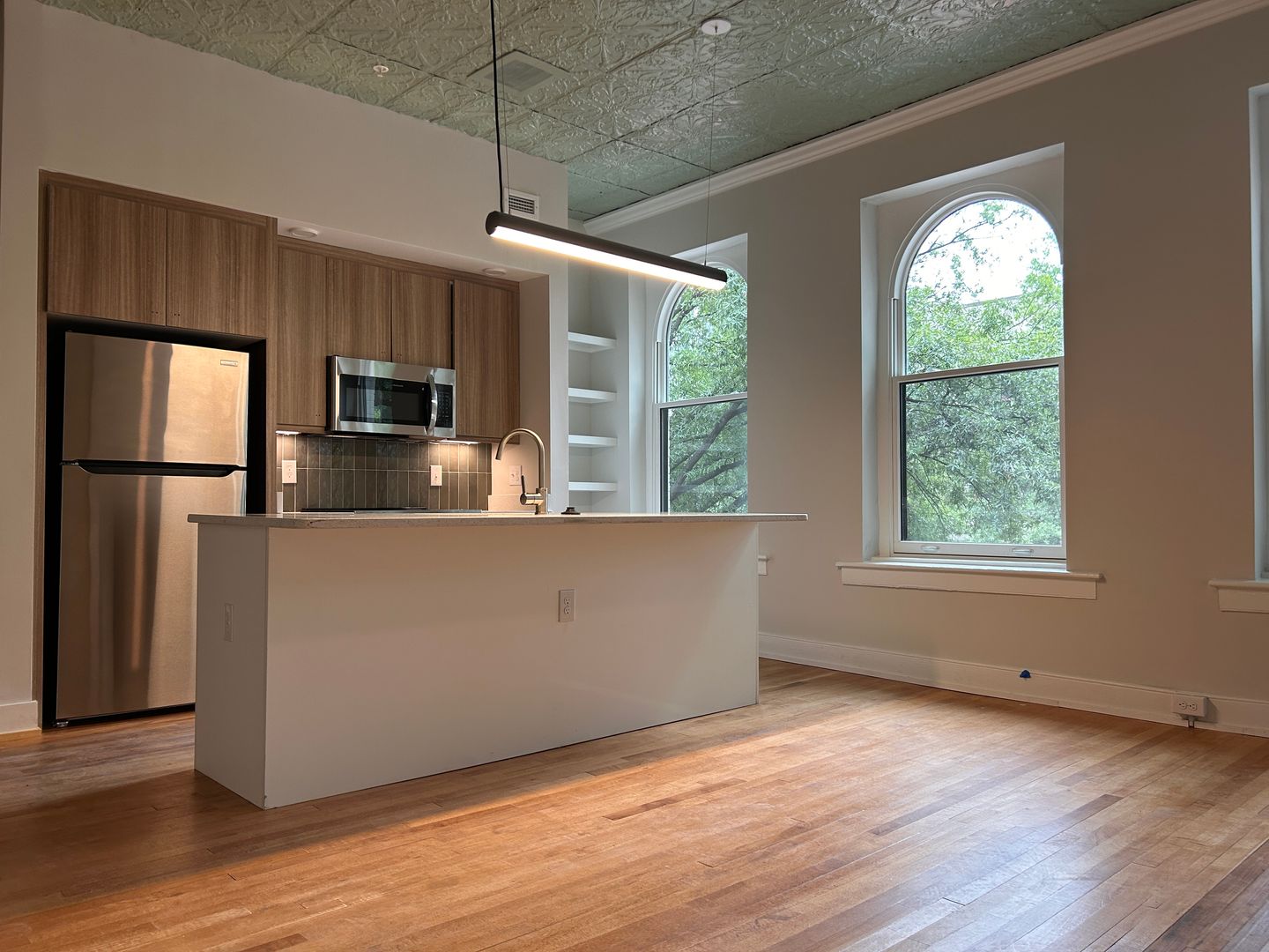 Richmond Apartment: 2 E Broad St