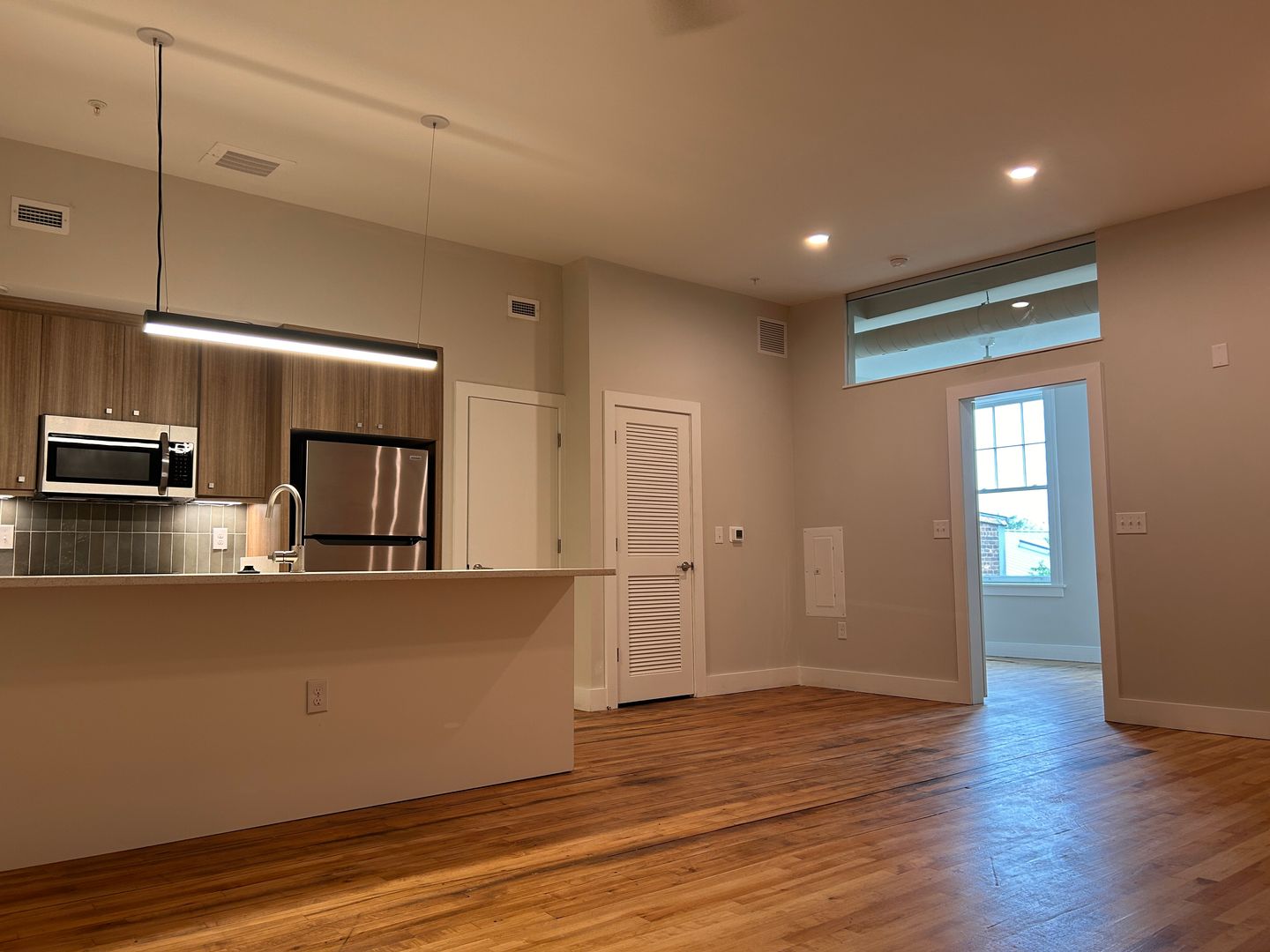 Richmond Apartment: 2 E Broad St