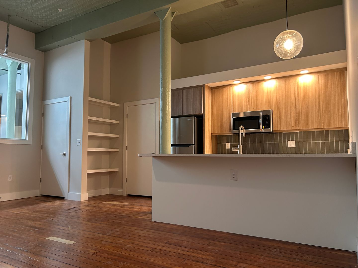 Richmond Apartment: 2 E Broad St