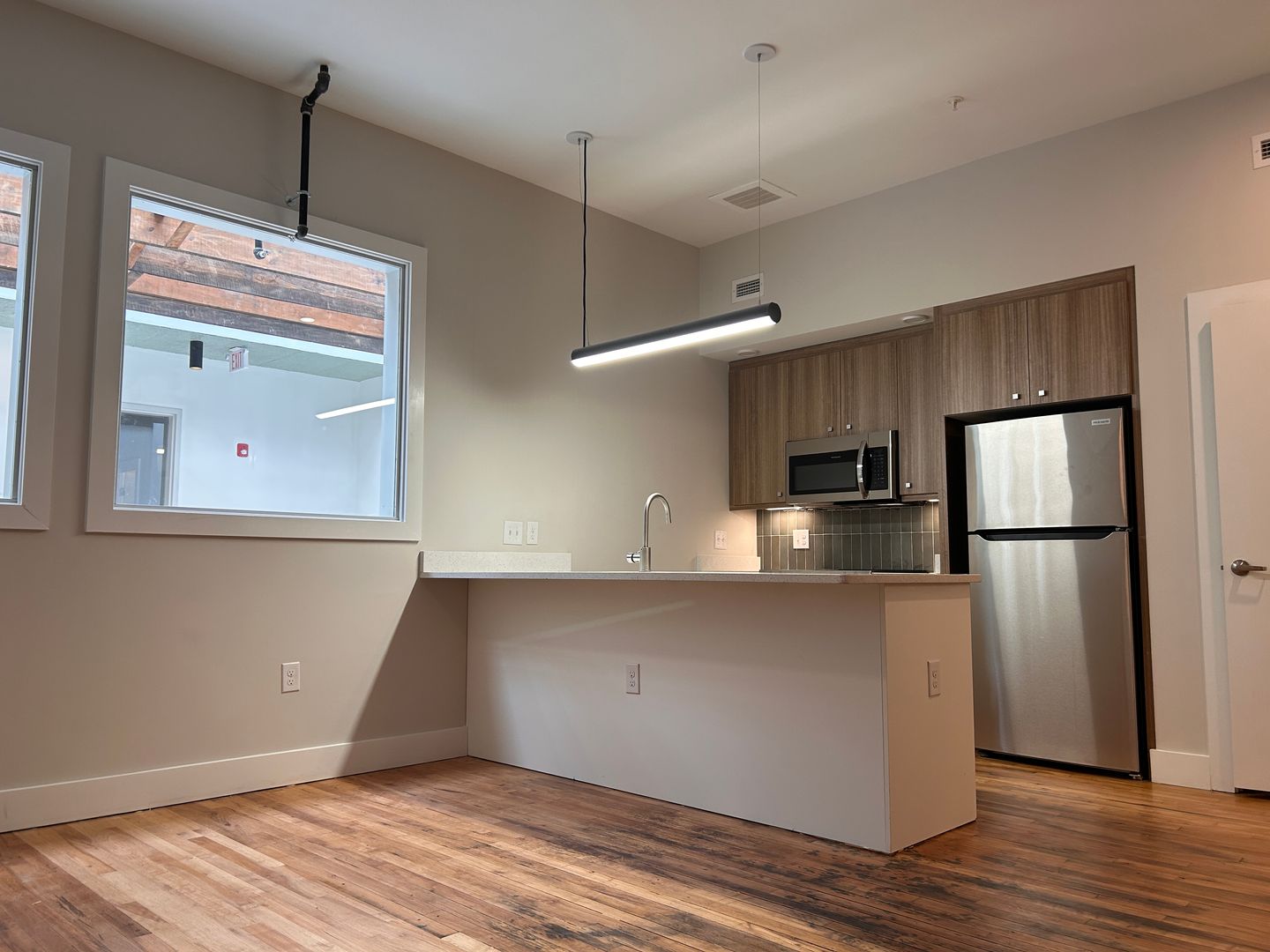 Richmond Apartment: 2 E Broad St