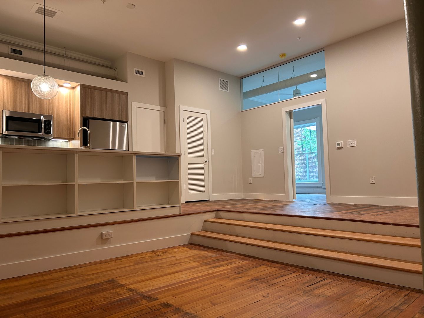 Richmond Apartment: 2 E Broad St