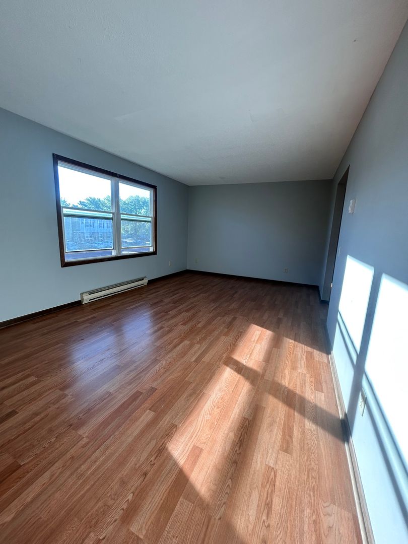 Eau Claire Apartment: 1132 Imperial Circle