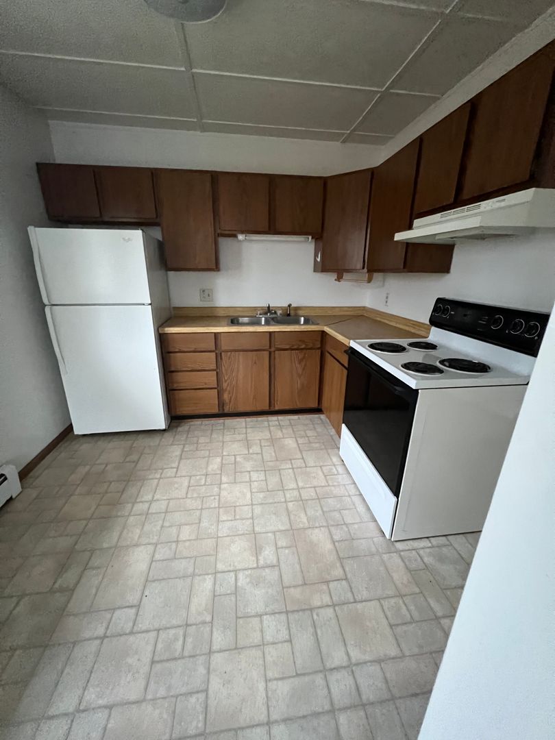 Cumberland Apartment: 1265 Webb St