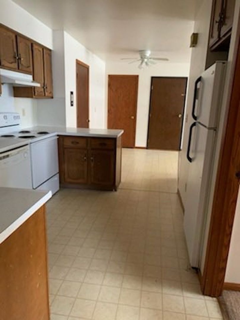 Cadott Apartment: 950 N. Kelly Street