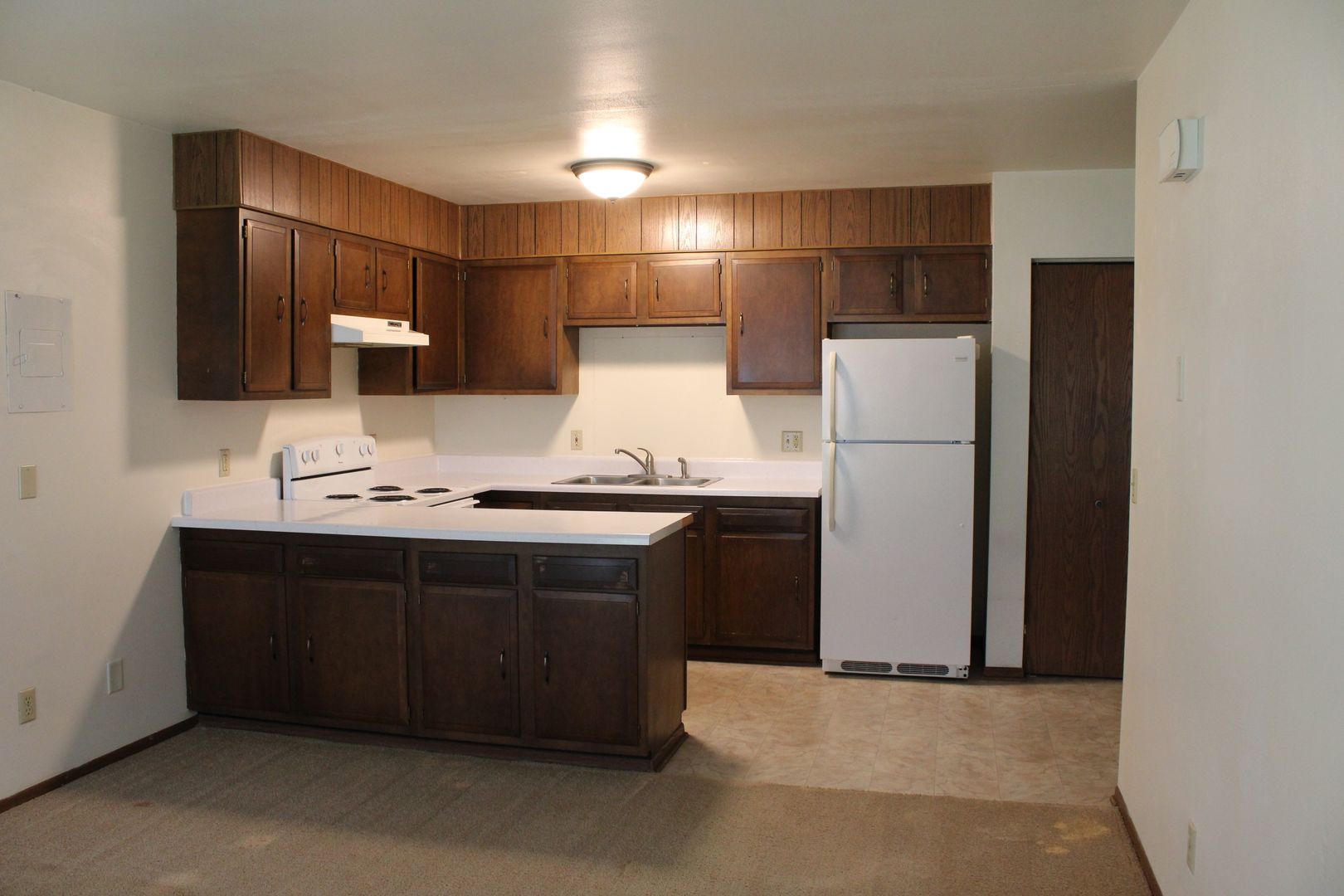 Cadott Apartment: 948 N Kelly Street