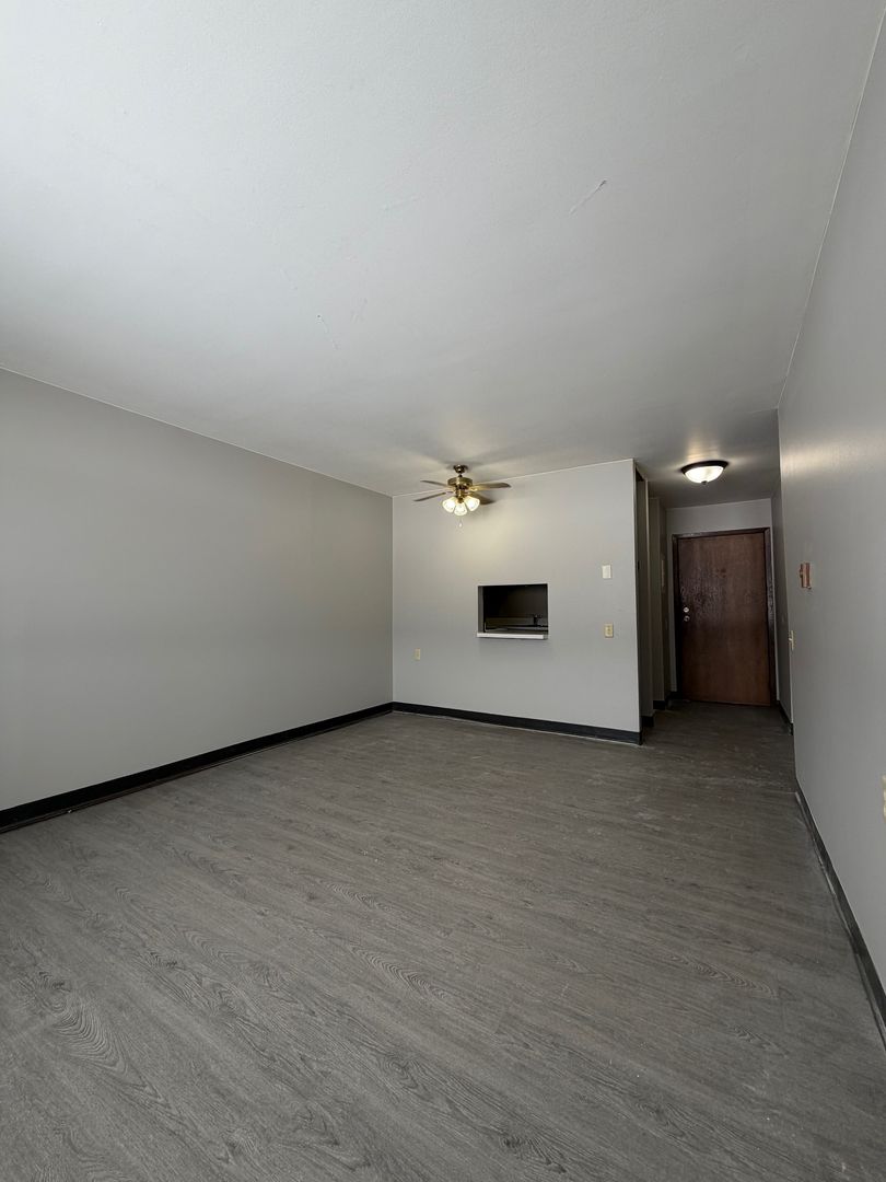 Colby Apartment: 405 W Wausau St