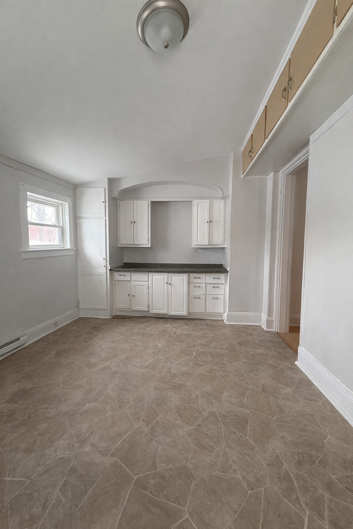 Stanley Apartment: 110 E 4TH Avenue