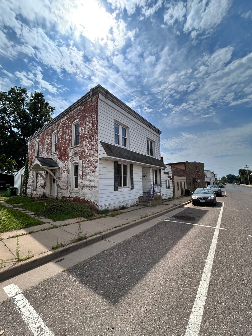 Stanley Apartment: 110 E 4TH Avenue