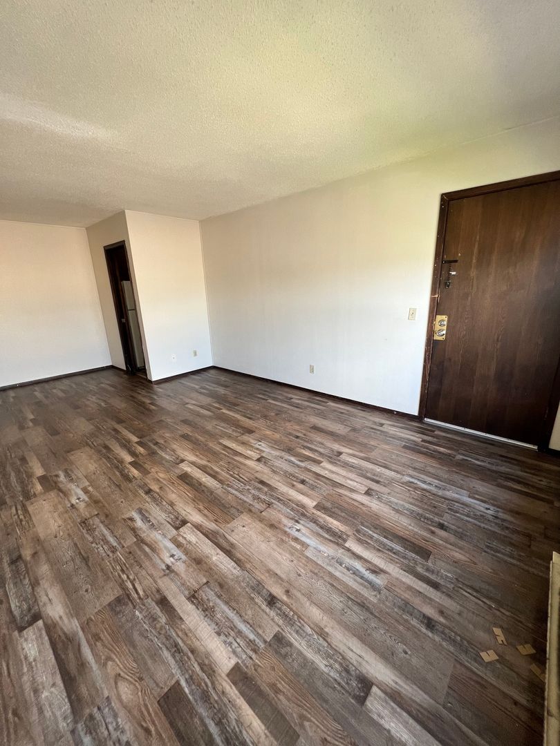 Eau Claire Apartment: 920 Richard Dr