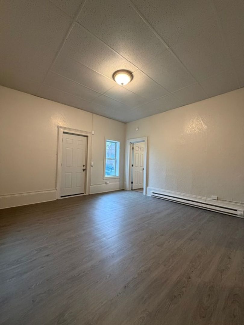 Eau Claire House: 219 Randall St