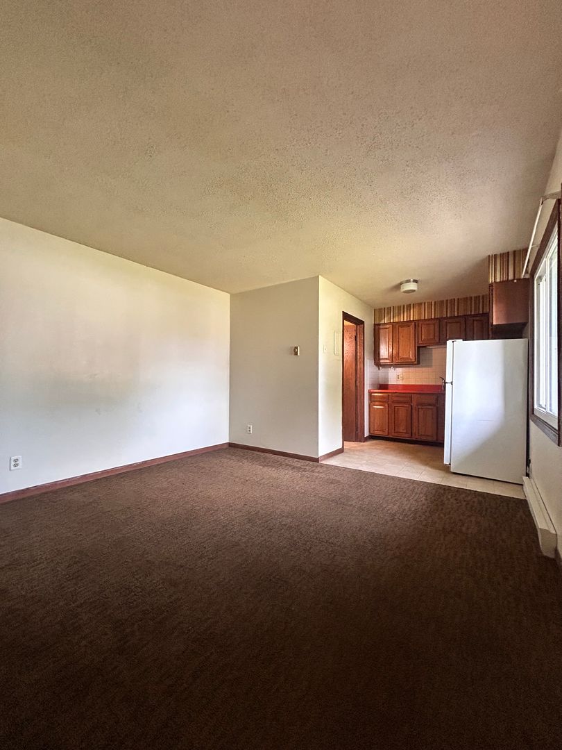 Eau Claire Apartment: 2513 Corona Ave