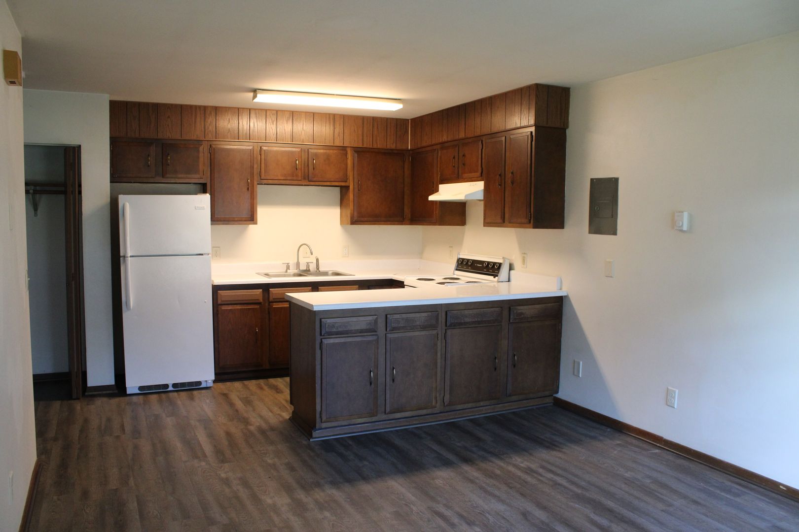 Stanley Apartment: 461 GRANT STREET