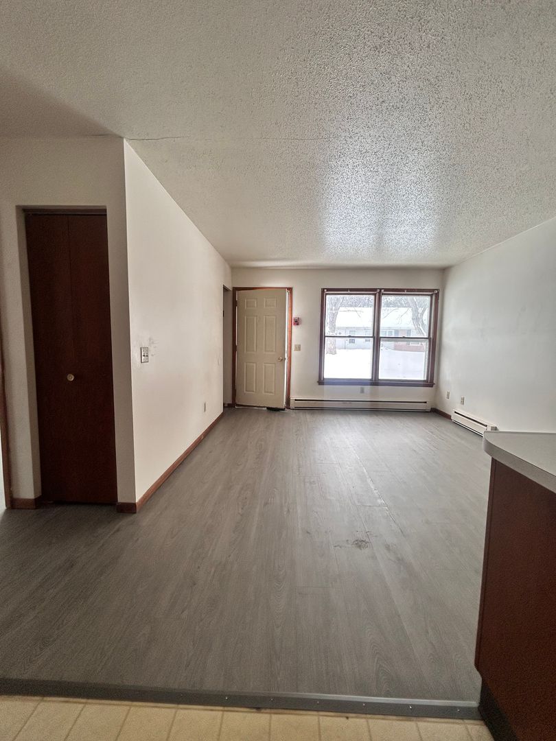 Cadott Apartment: 948 N Kelly Street