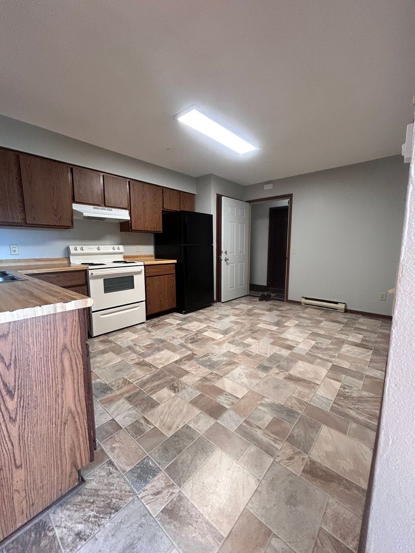 Eau Claire Apartment: 1132 Imperial Circle