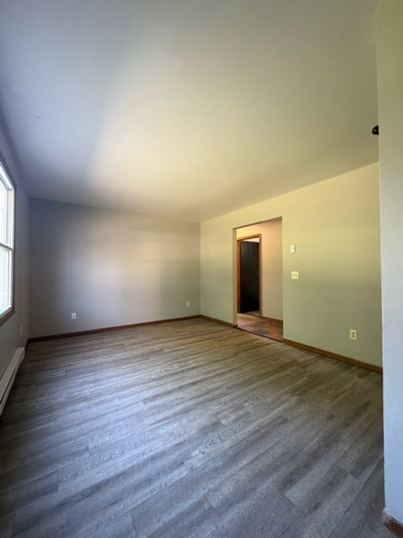 Altoona Apartment: 1103 Glades Dr