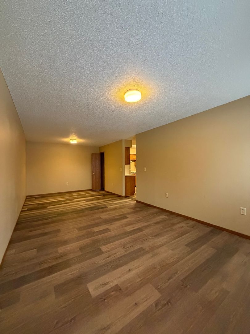 Clear Lake Apartment: 501 2nd Ave NW