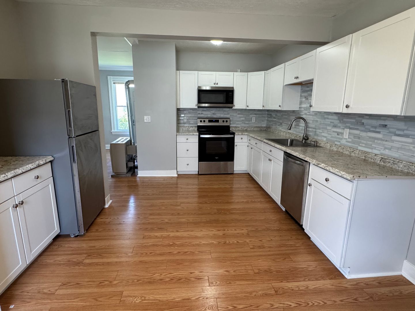 Manchester Apartment: 141 Laurel Street
