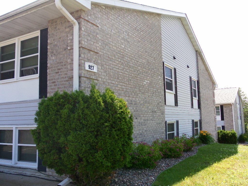 Altoona Apartment: 927 Briar Lane