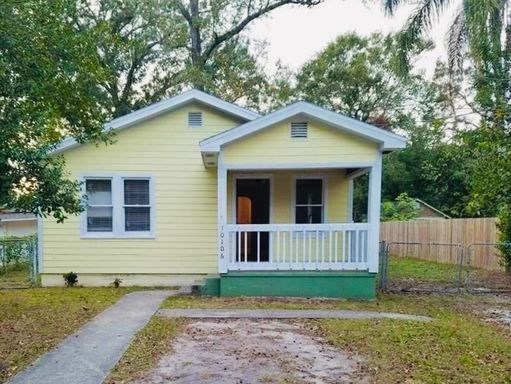50% off first month's rent! Relaxed Living in Tampa – 2-Bedroom Home with Outdoor Space – photo 1