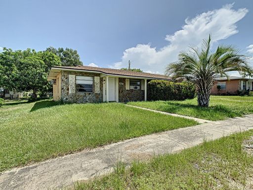 2-Bedroom Duplex in Prime Location with Resident Perks!