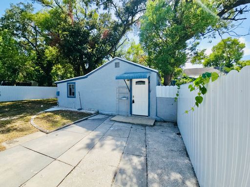 Cozy 1BR/1BA Efficiency | Utilities Included | Prime Tampa Location – photo 1