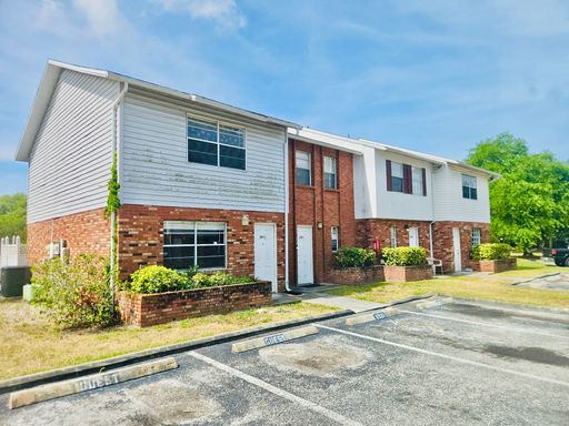 Get $375 OFF your first month OR 50% OFF with a 16-month lease! – photo 1
