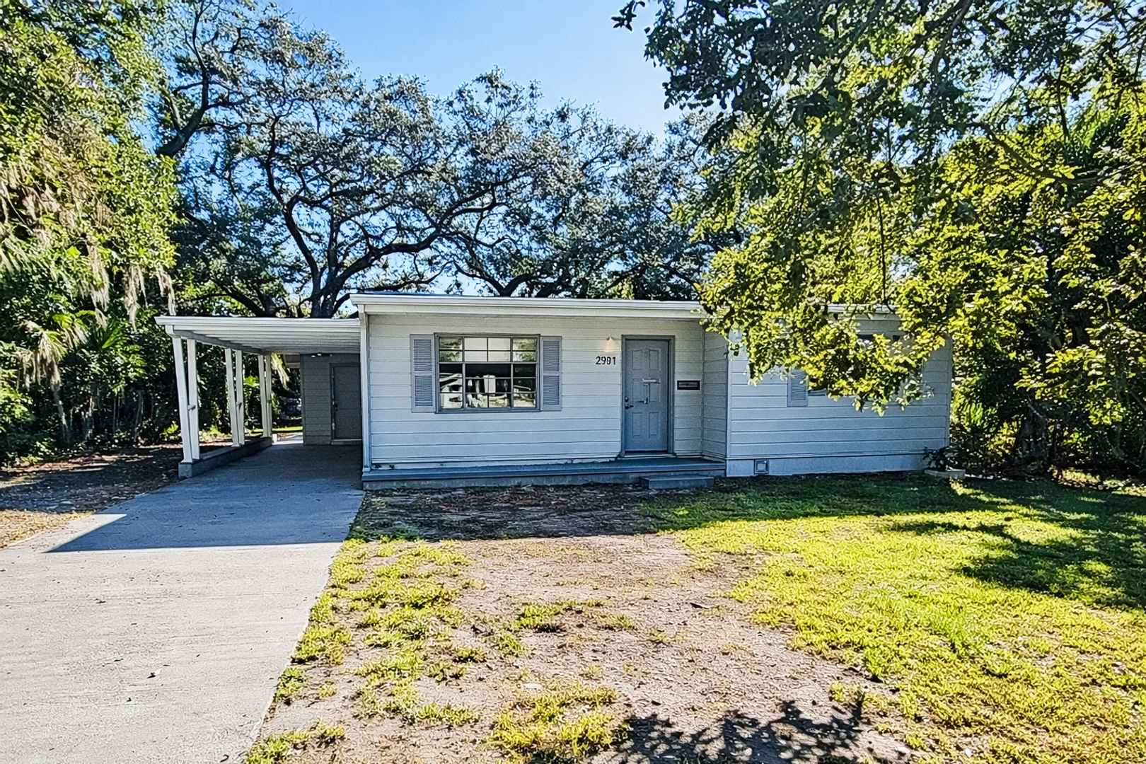 Saint Petersburg House: 2332 Grove St S