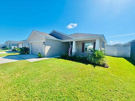 3-Bedroom Stonebridge Home – Fenced Yard, Community Pool & Available Sept. 17th! – photo 1