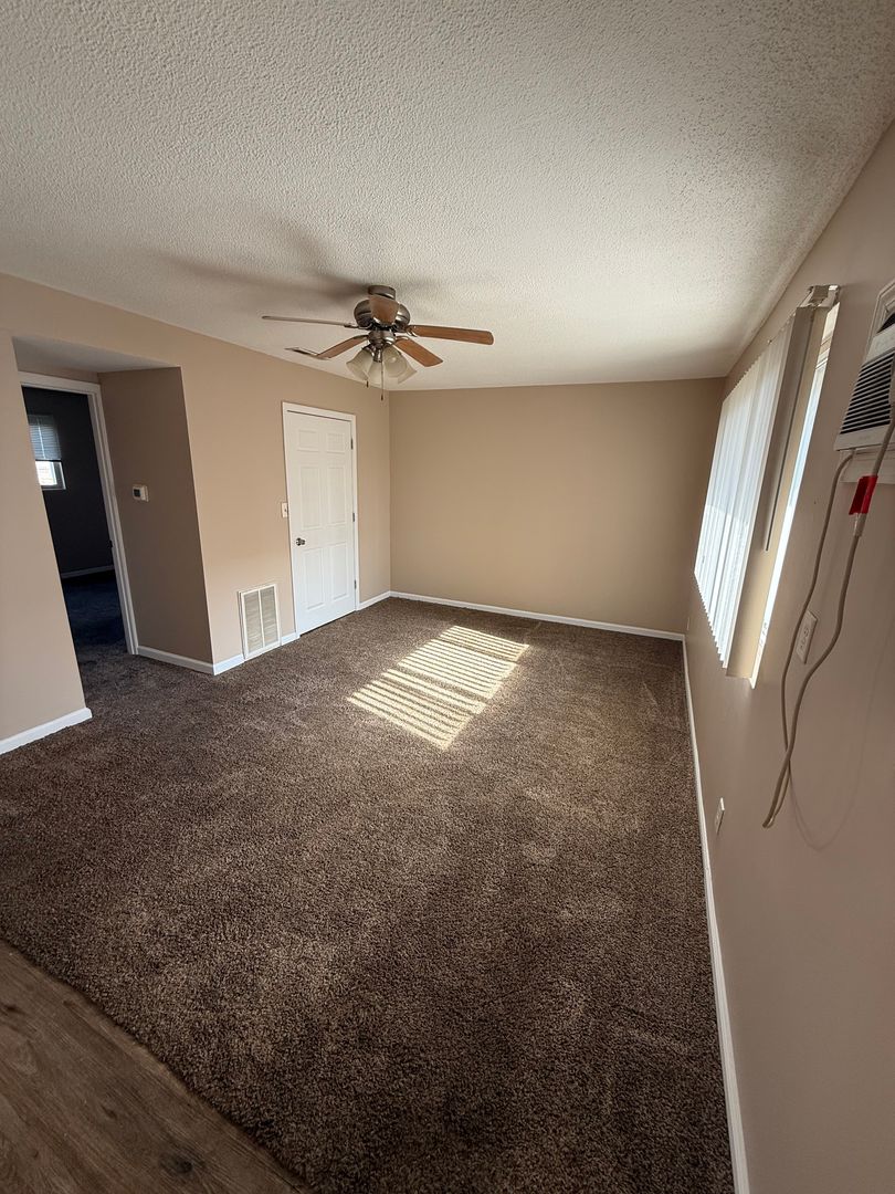 Kankakee Apartment: 2779 Cooper Dr.