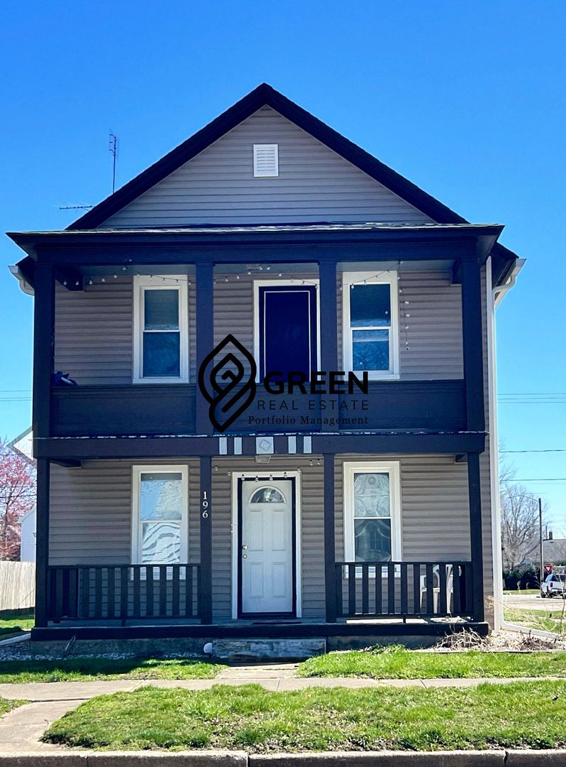 Bradley Apartment: 196 S Grand Ave