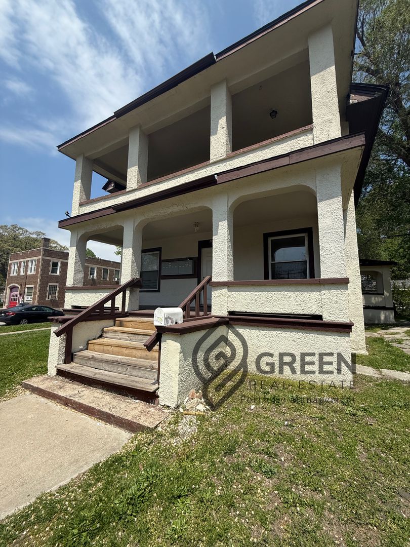 Kankakee Apartment: 247 W Merchant St