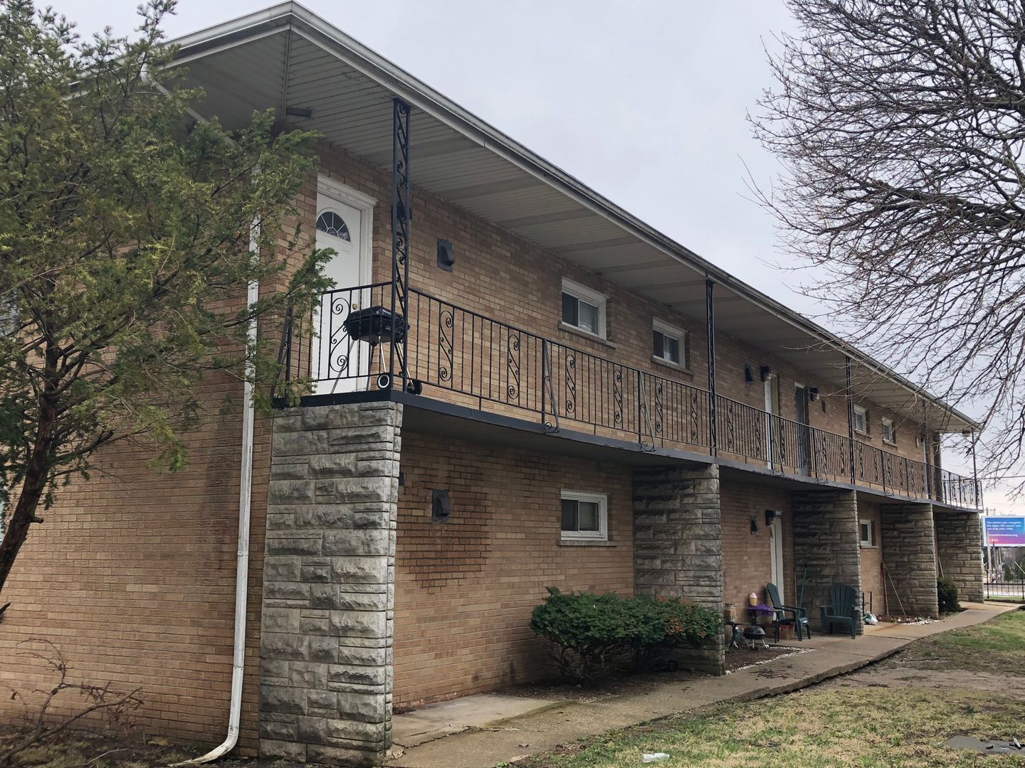 kankakee Apartment: 675 North Entrance Avenue
