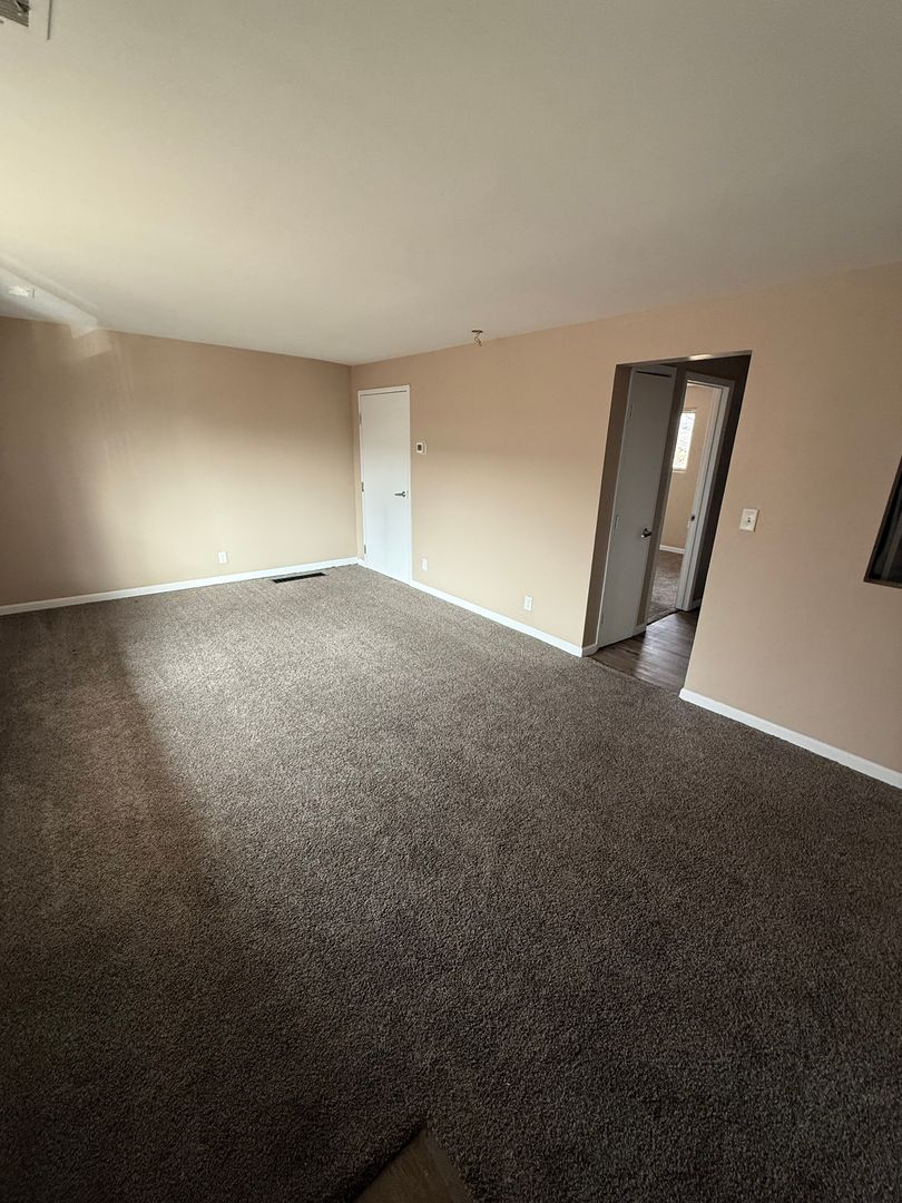 Kankakee Apartment: 2755 Cooper Dr.