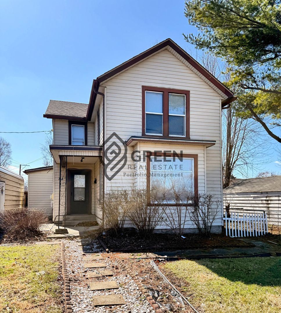 Kankakee House: 258 W Water St