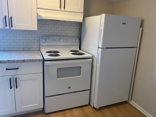 Newly Renovated, Adorable 1 bedroom 1 bath Bungalow in Wells District! – photo 1