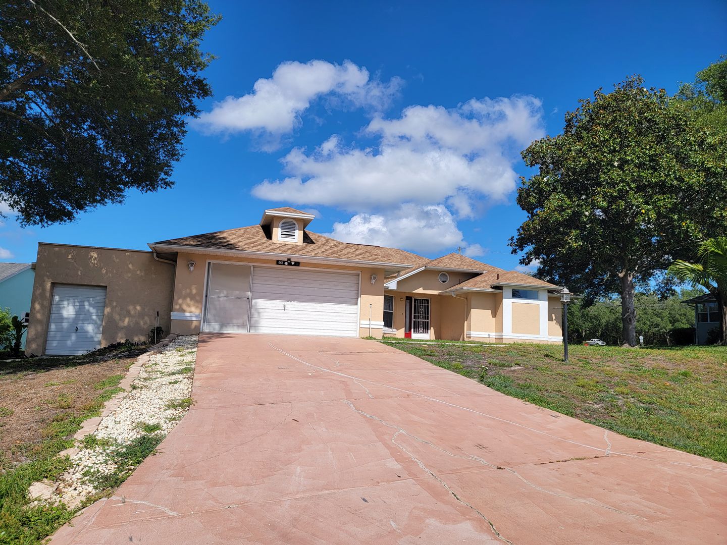 Beverly Hills House: 665 W Sunset Strip Dr