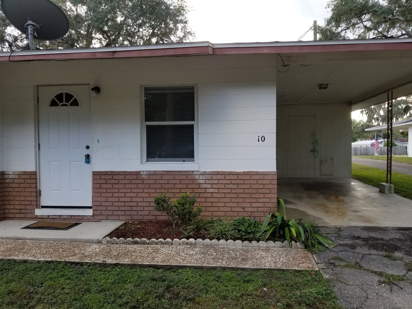 Inverness Apartment: Maplenut Way, 1123 S