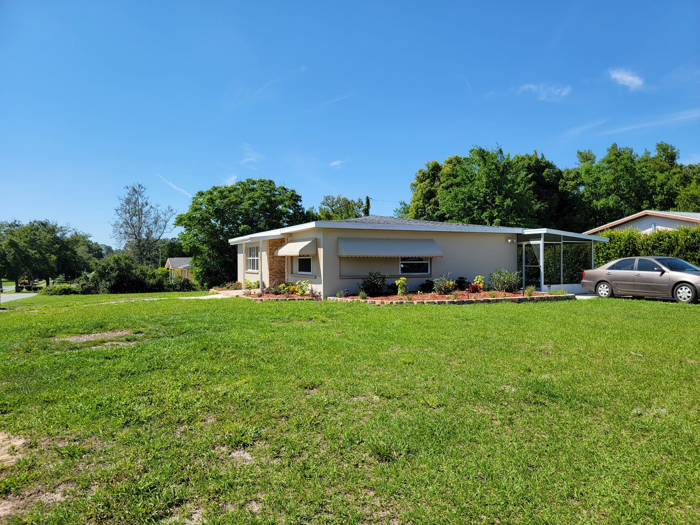 Beverly Hills House: 23 Beverly Hills Blvd