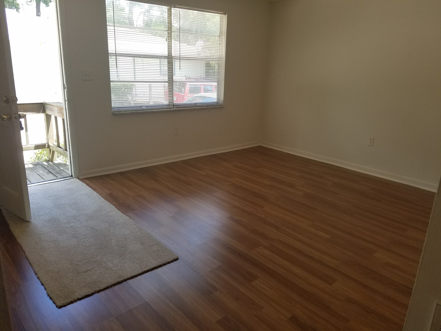 Inverness Apartment: Ella Ave