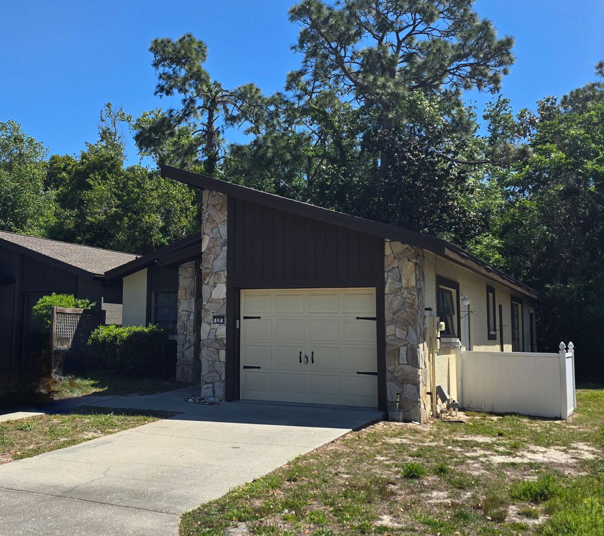 Homosassa House: 17 Dogwood Dr