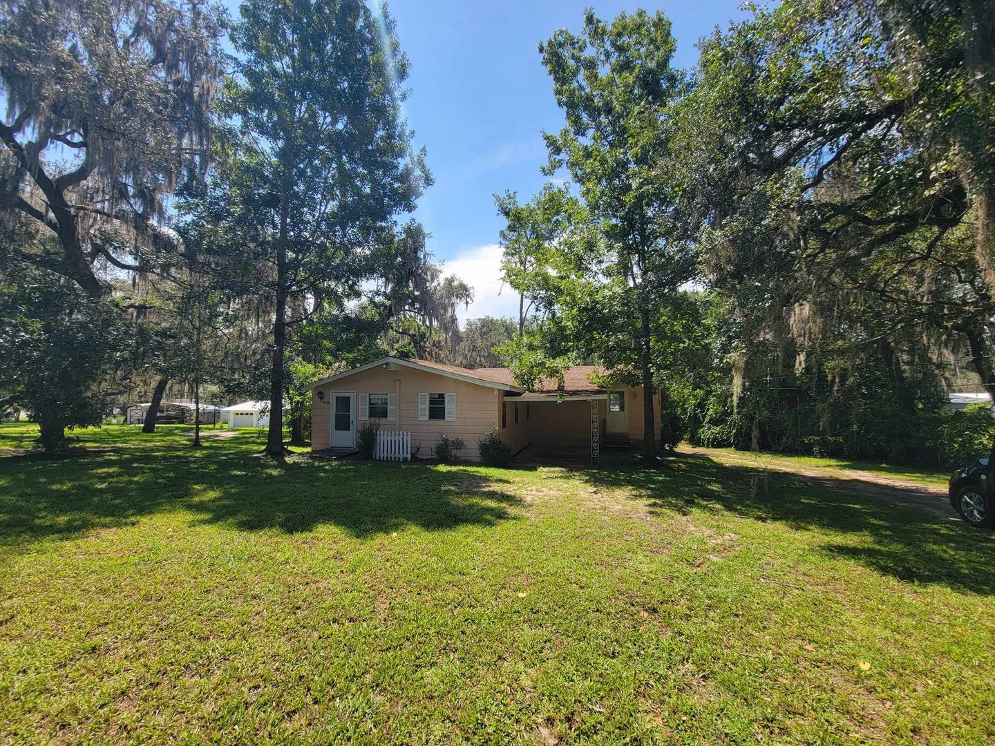 Floral City House: 8849 S Lakeshore Dr