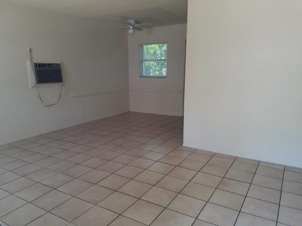 Inverness Apartment: Davidson Ave
