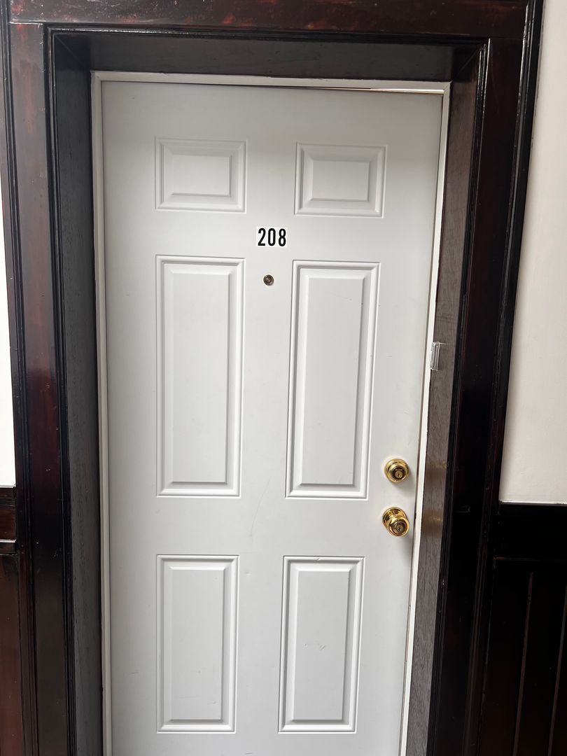 Chicago Apartment: 2440 E 75th
