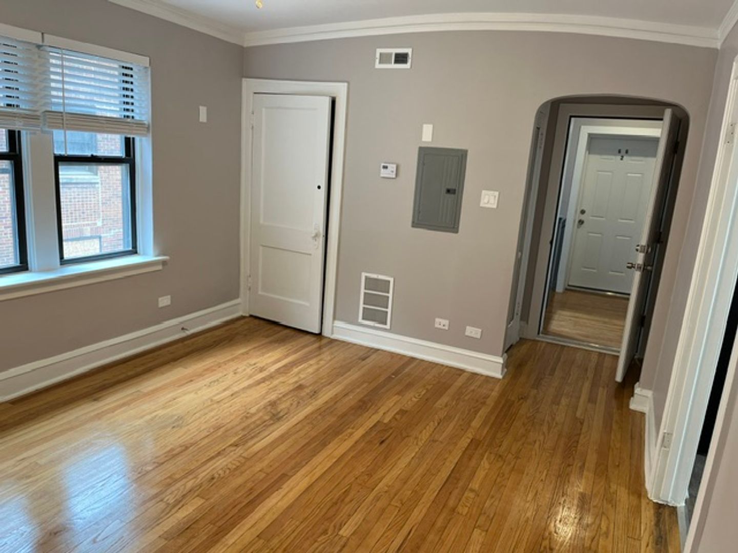 Chicago Apartment: 6752 S. Michigan Ave