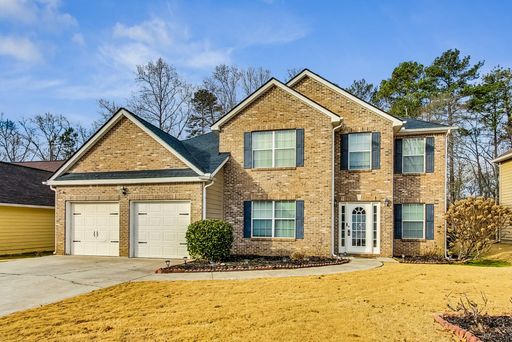Executive residence in a swim & tennis community