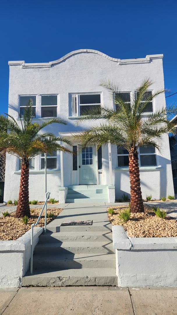 Daytona Beach Apartment: 150 S.  Grandview Ave.